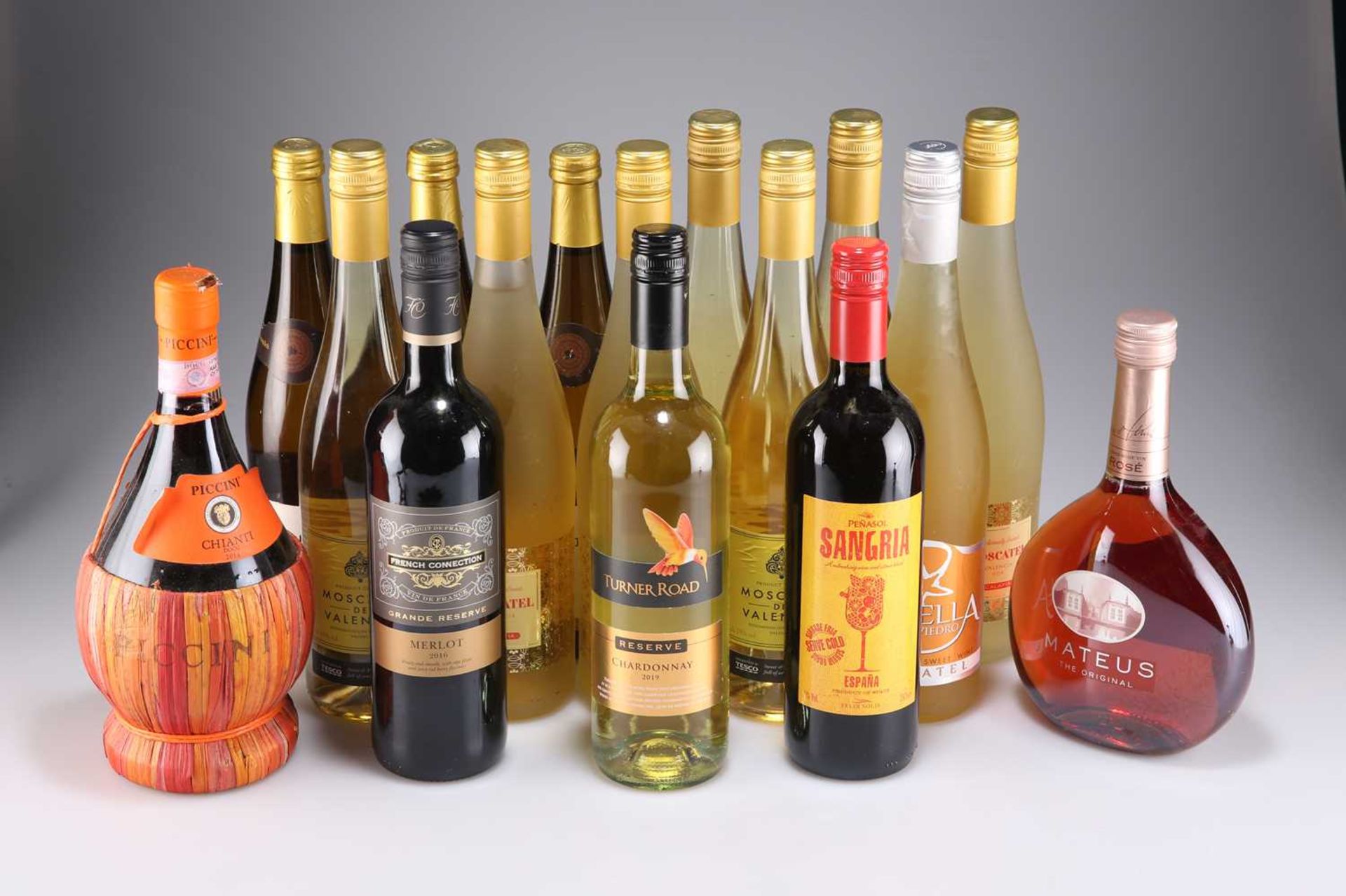 MIXED LOT OF VARIOUS DRINKING WINES