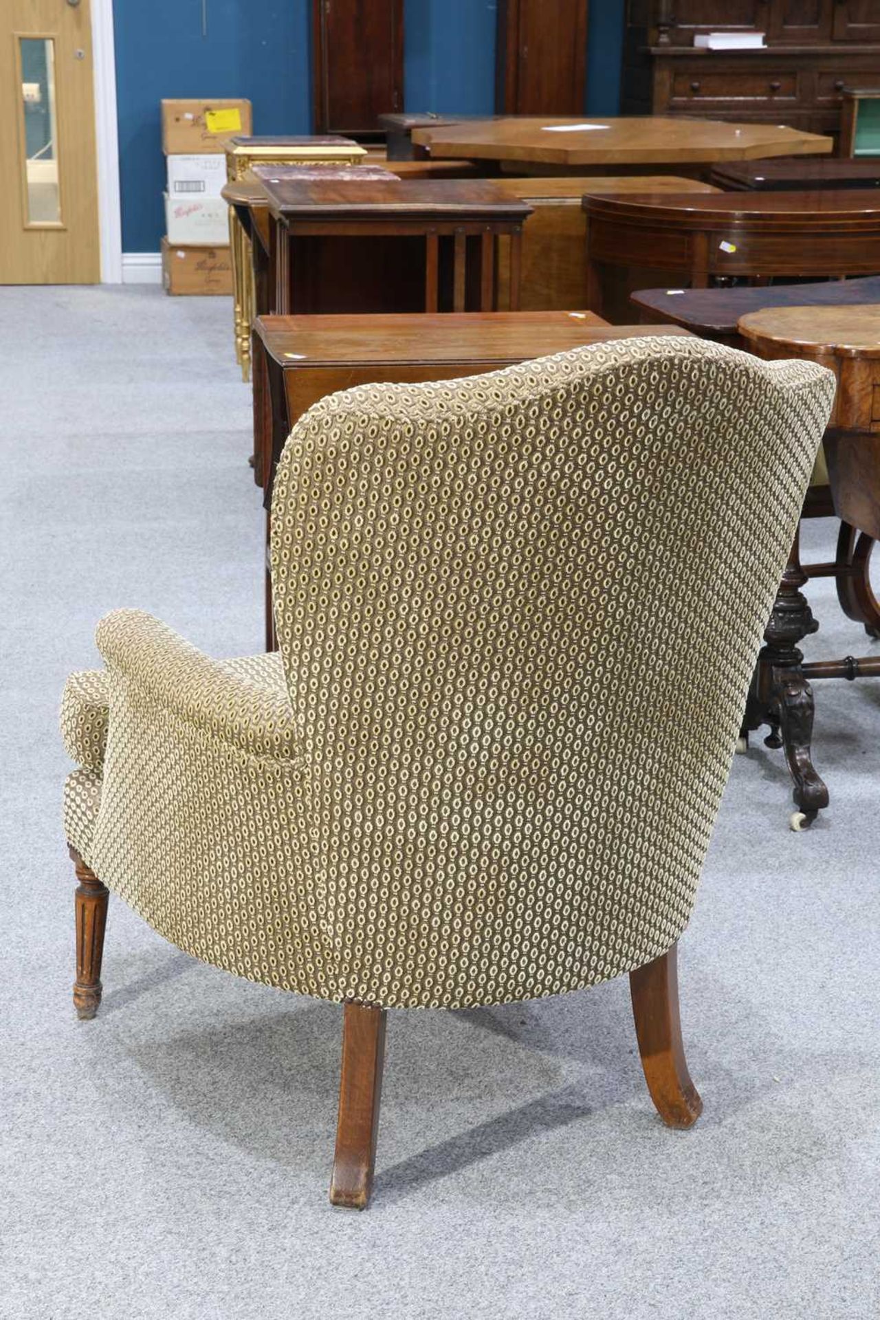 A 19TH CENTURY WALNUT AND UPHOLSTERED ARMCHAIR - Bild 2 aus 2