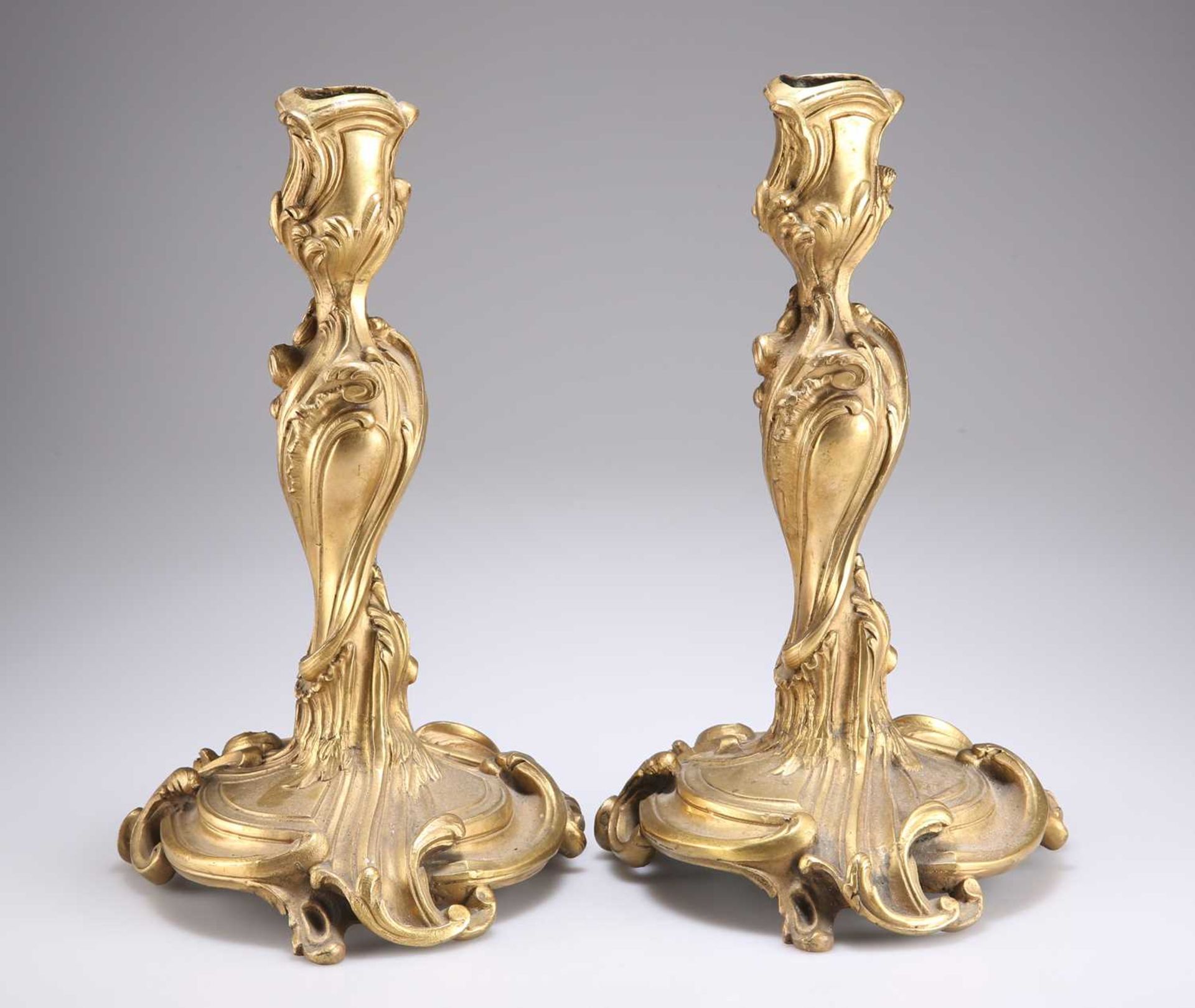 A PAIR OF ROCOCO REVIVAL ORMOLU CANDLESTICKS, 19TH CENTURY - Bild 2 aus 2