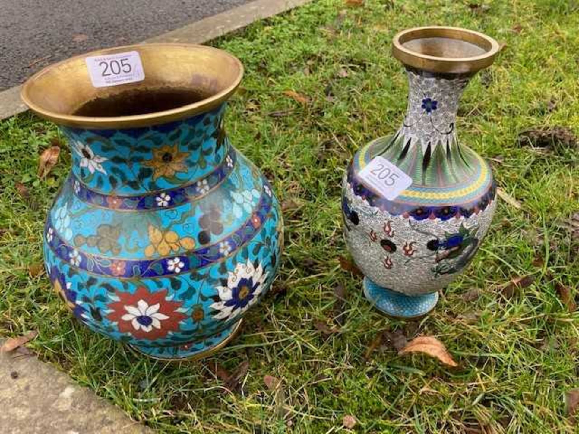 TWO CHINESE CLOISONNÉ VASES - Bild 3 aus 4