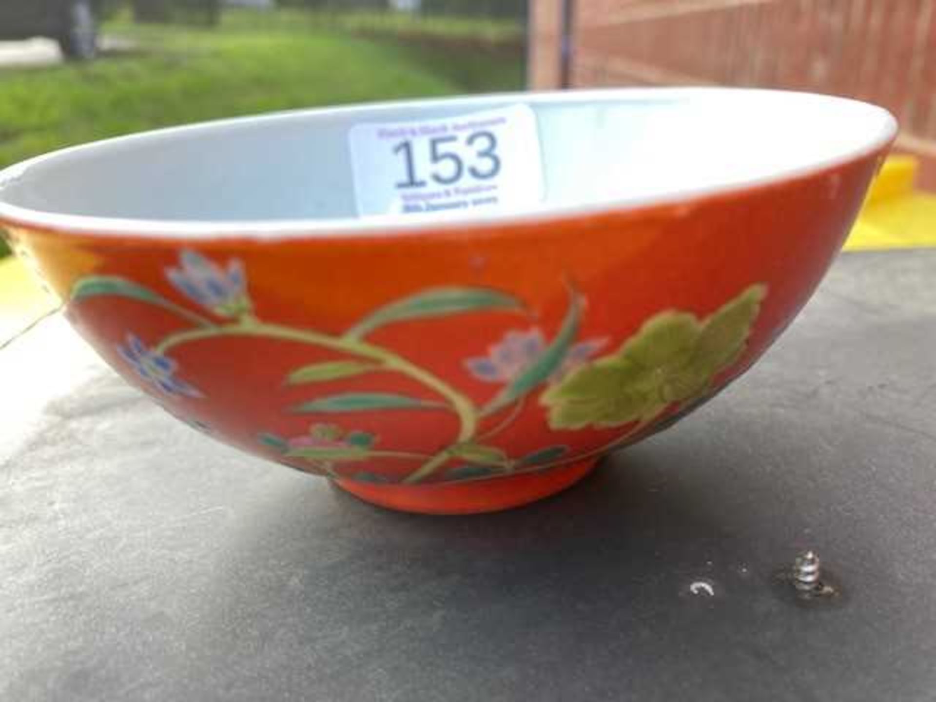 A CHINESE CORAL-GROUND ENAMELLED 'FLORAL' BOWL - Bild 4 aus 6