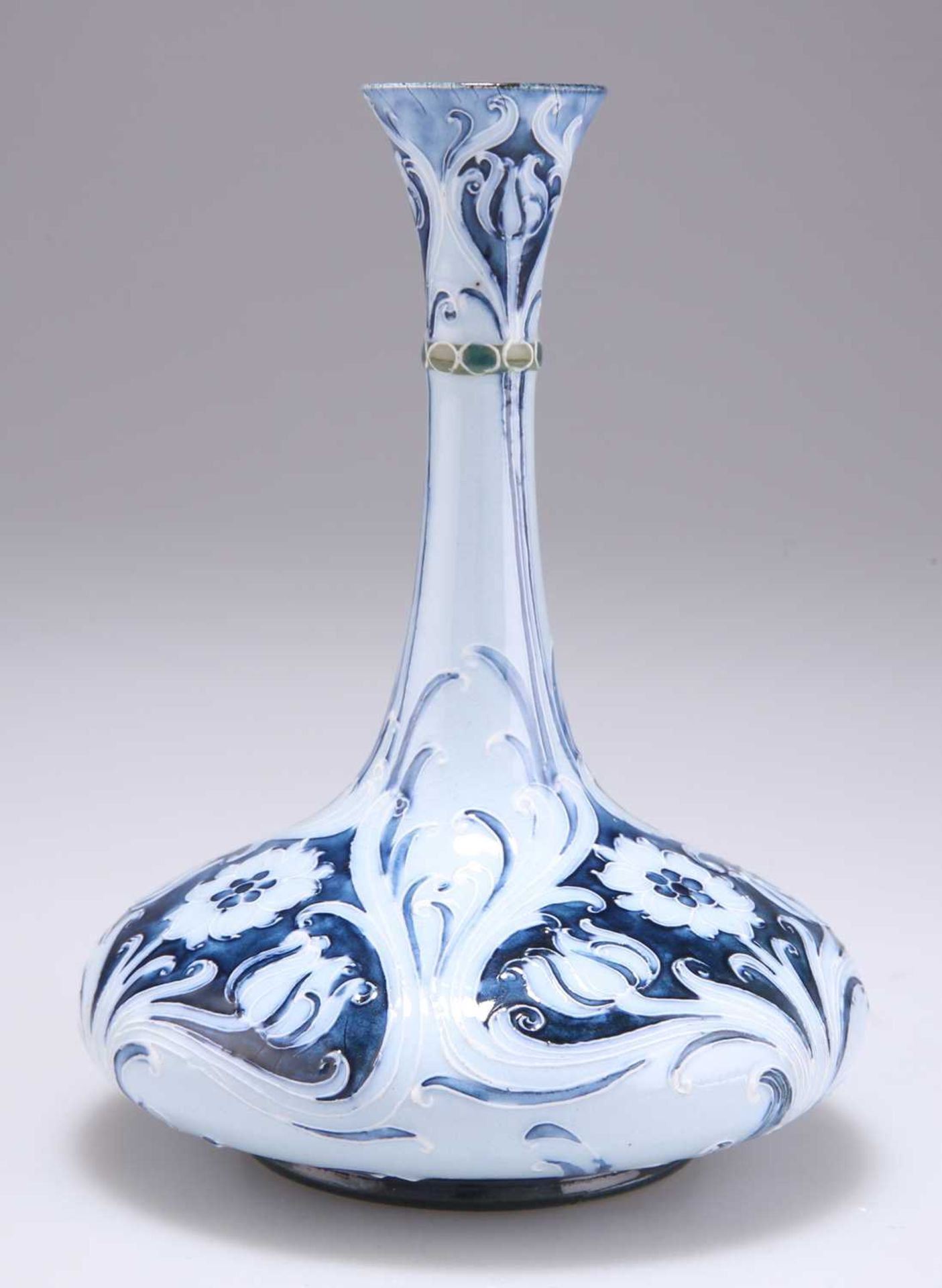 WILLIAM MOORCROFT, A FLORIAN WARE FORGET-ME-NOT VASE - Image 2 of 2