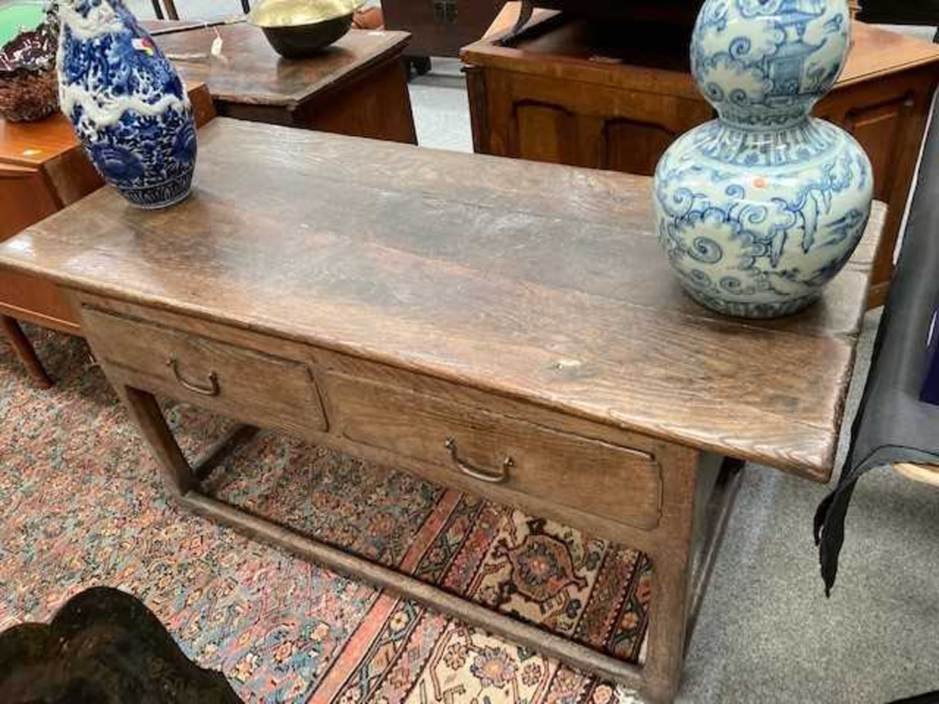 AN OAK GAME TABLE, 18TH/19TH CENTURY - Bild 5 aus 10