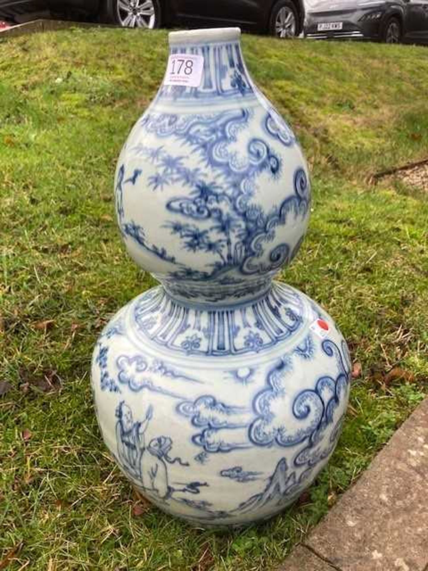 A CHINESE BLUE AND WHITE DOUBLE GOURD VASE - Image 3 of 3
