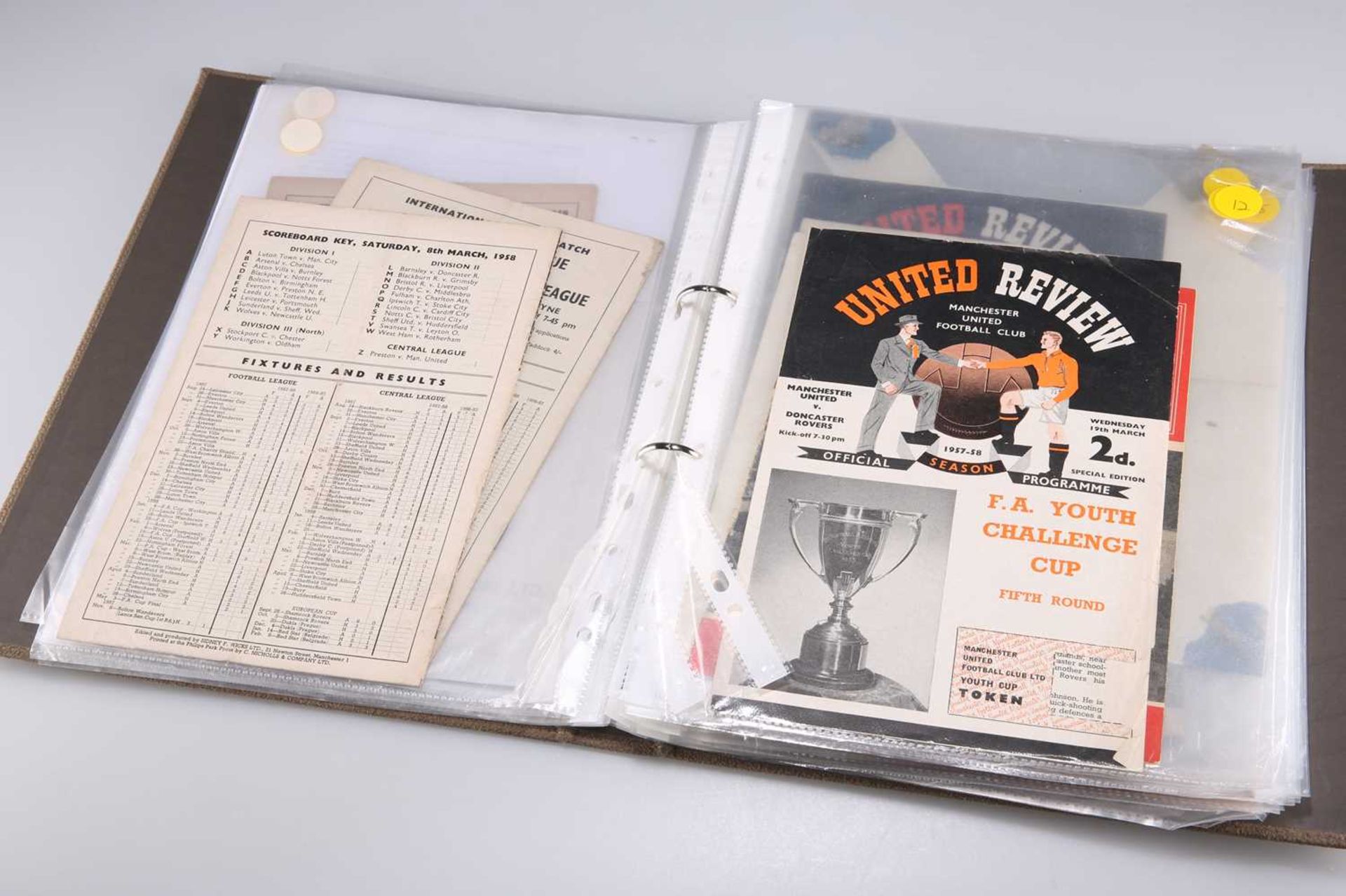 MANCHESTER UNITED 1957-58 FOOTBALL PROGRAMMES - Bild 4 aus 7