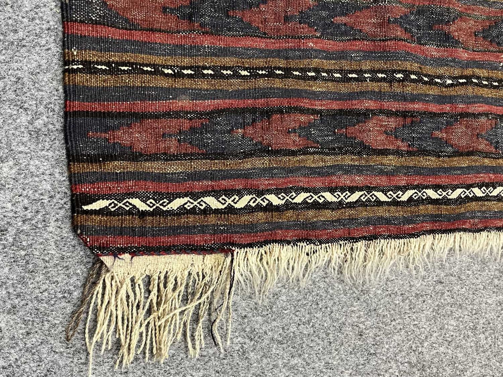 AN AFGHAN BALUCH RUG - Bild 3 aus 5