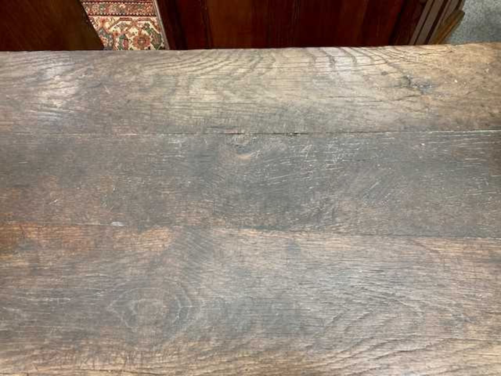 AN OAK GAME TABLE, 18TH/19TH CENTURY - Bild 4 aus 10