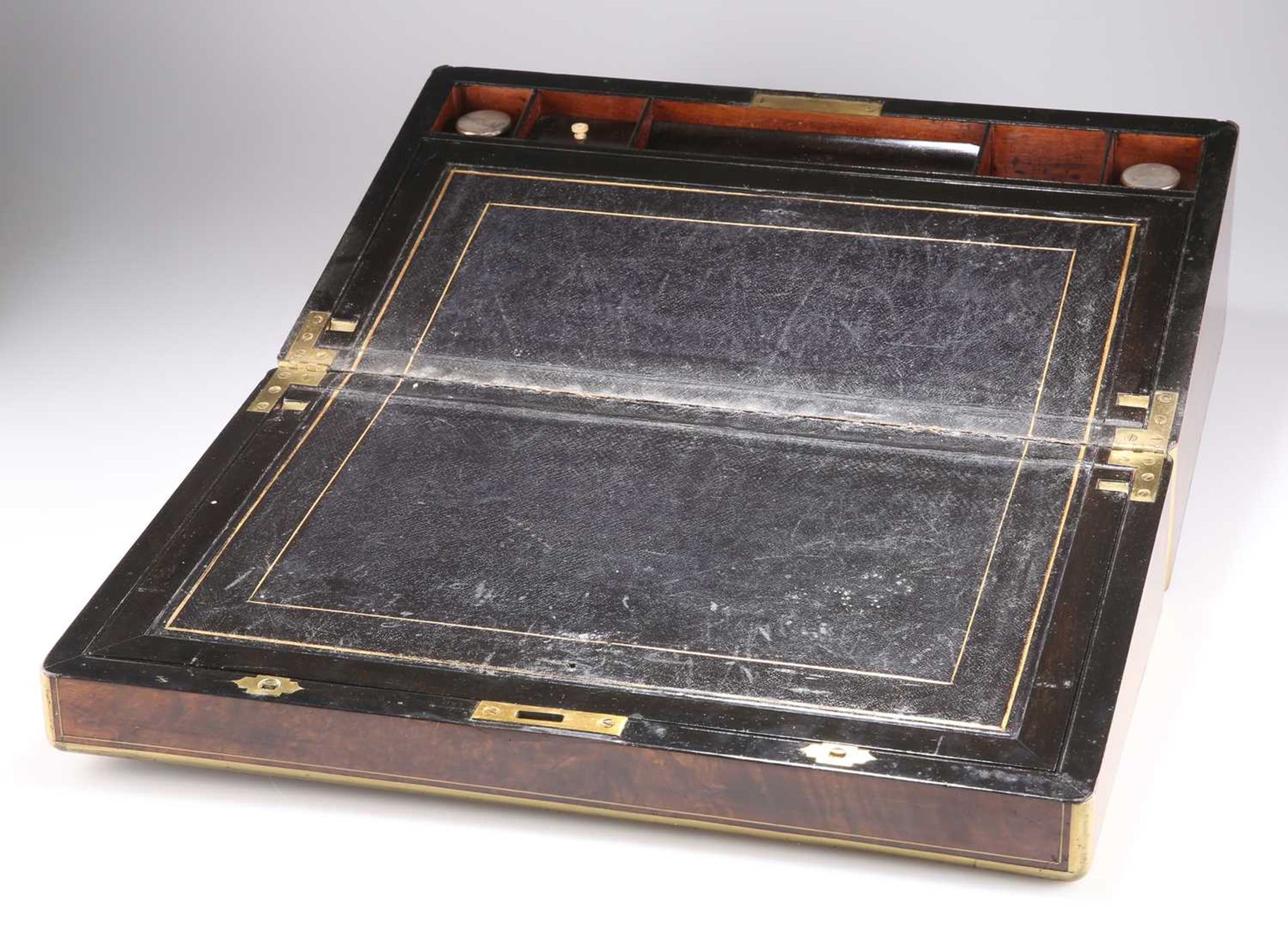 A 19TH CENTURY BURR WALNUT AND BRASS-BOUND WRITING SLOPE - Bild 2 aus 2