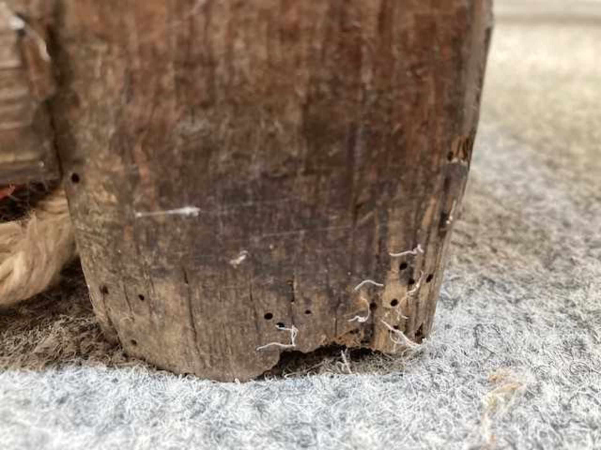 AN OAK GAME TABLE, 18TH/19TH CENTURY - Bild 6 aus 10