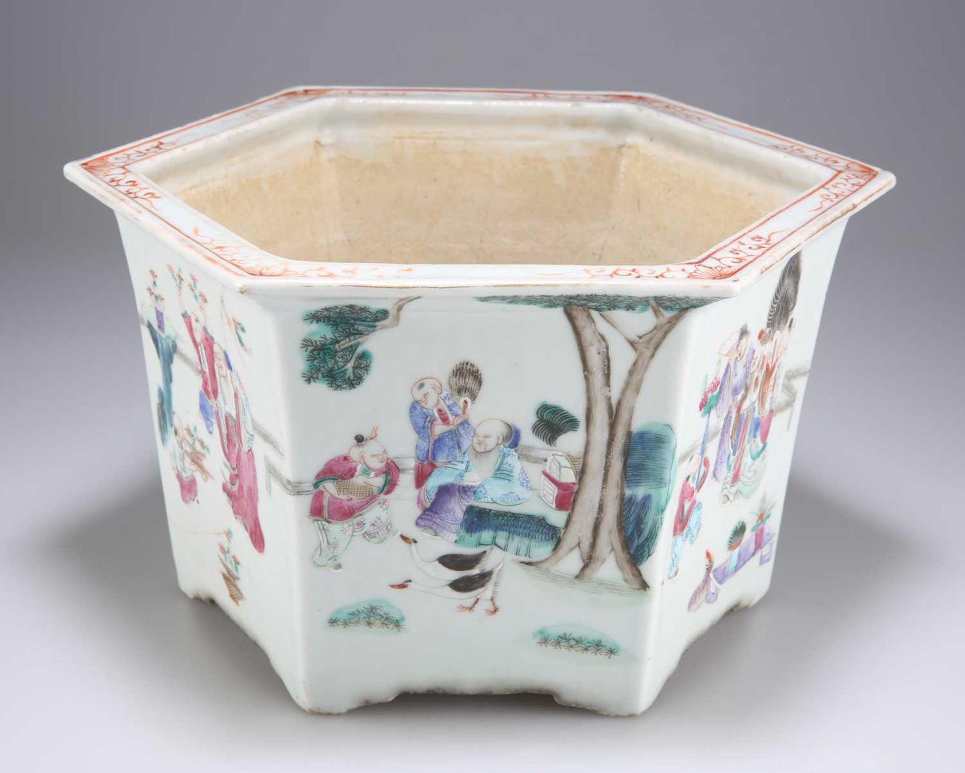 A CHINESE FAMILLE ROSE PLANTER, 18TH/19TH CENTURY - Image 8 of 13