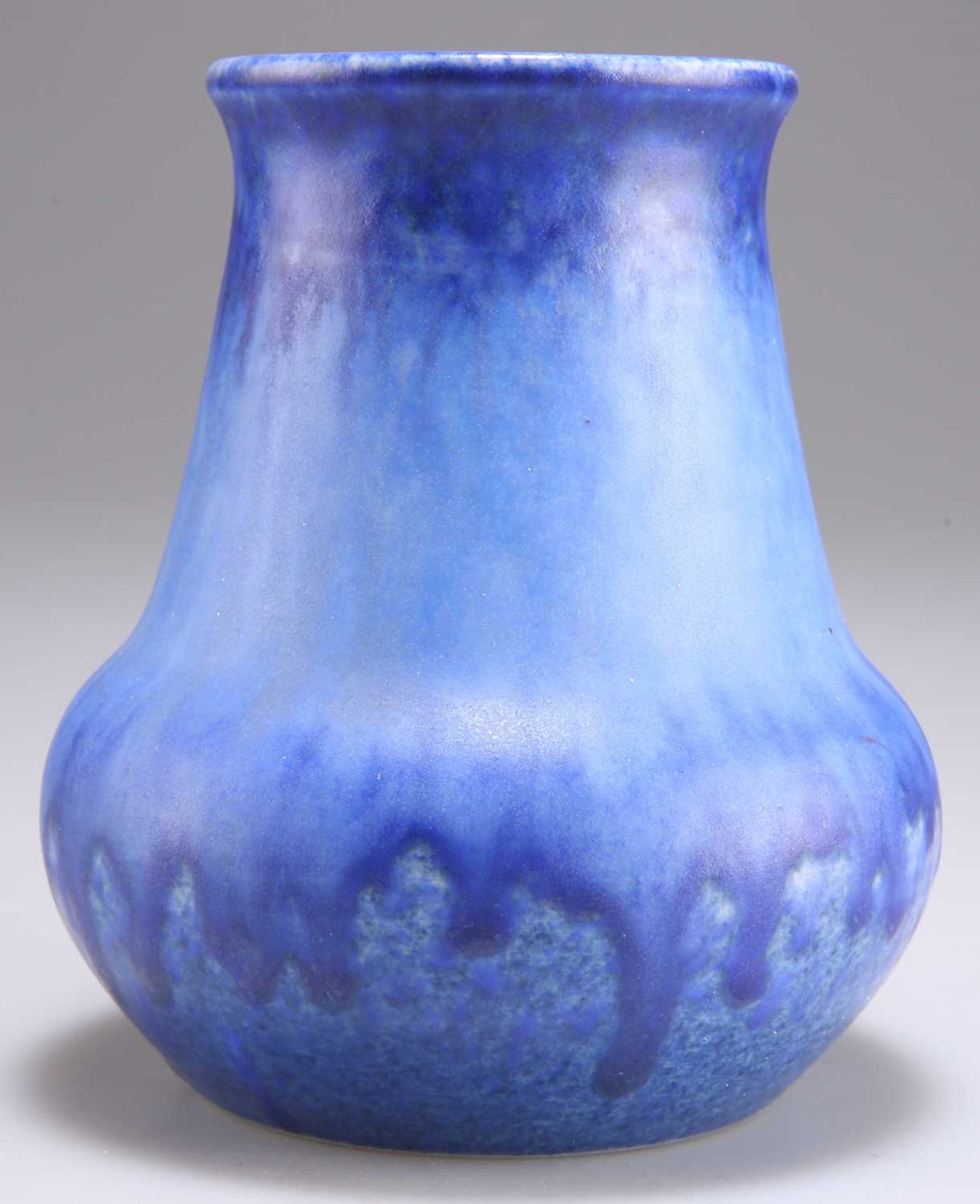 WILLIAM HOWSON TAYLOR FOR RUSKIN POTTERY, A CRYSTALLINE VASE, CIRCA 1931 - Bild 3 aus 3