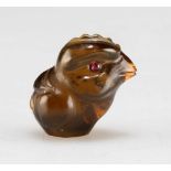 ATTRIBUTED TO CARL FABERGÉ, A HARDSTONE CARVING OF A CHICK