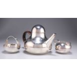 ROBERT RADFORD WELCH (1929-2000), AN ELIZABETH II SILVER THREE-PIECE TEA SERVICE