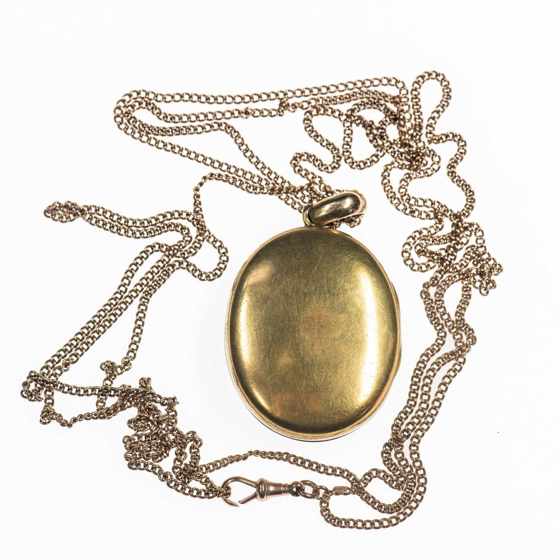 A VICTORIAN ONYX AND DIAMOND MOURNING LOCKET PENDANT ON CHAIN - Image 4 of 4