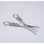 A PAIR OF EARLY VICTORIAN SILVER GRAPE SCISSORS