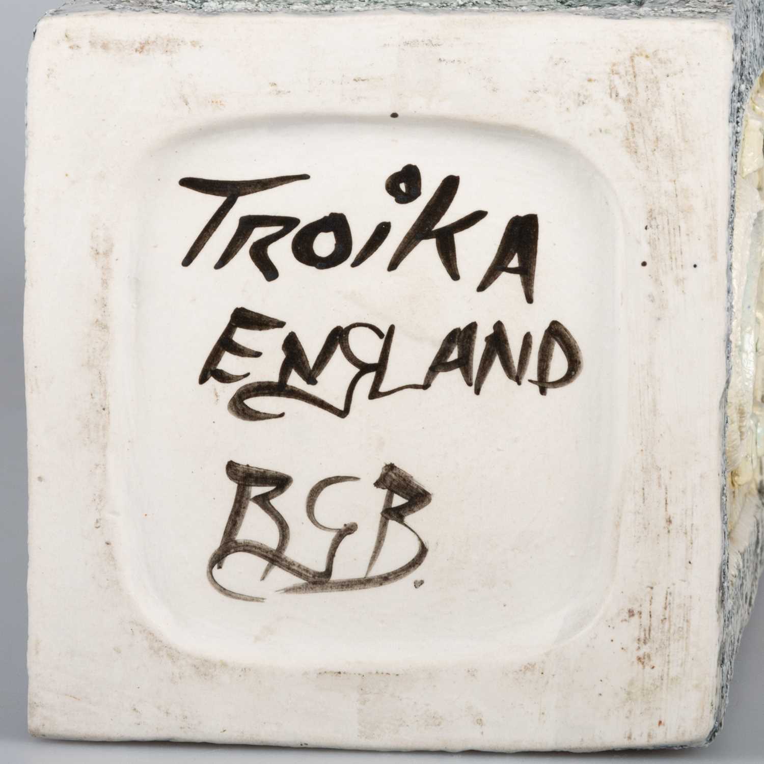 ROLAND BENCE FOR TROIKA POTTERY, A TALL SQUARE VASE - Image 3 of 3