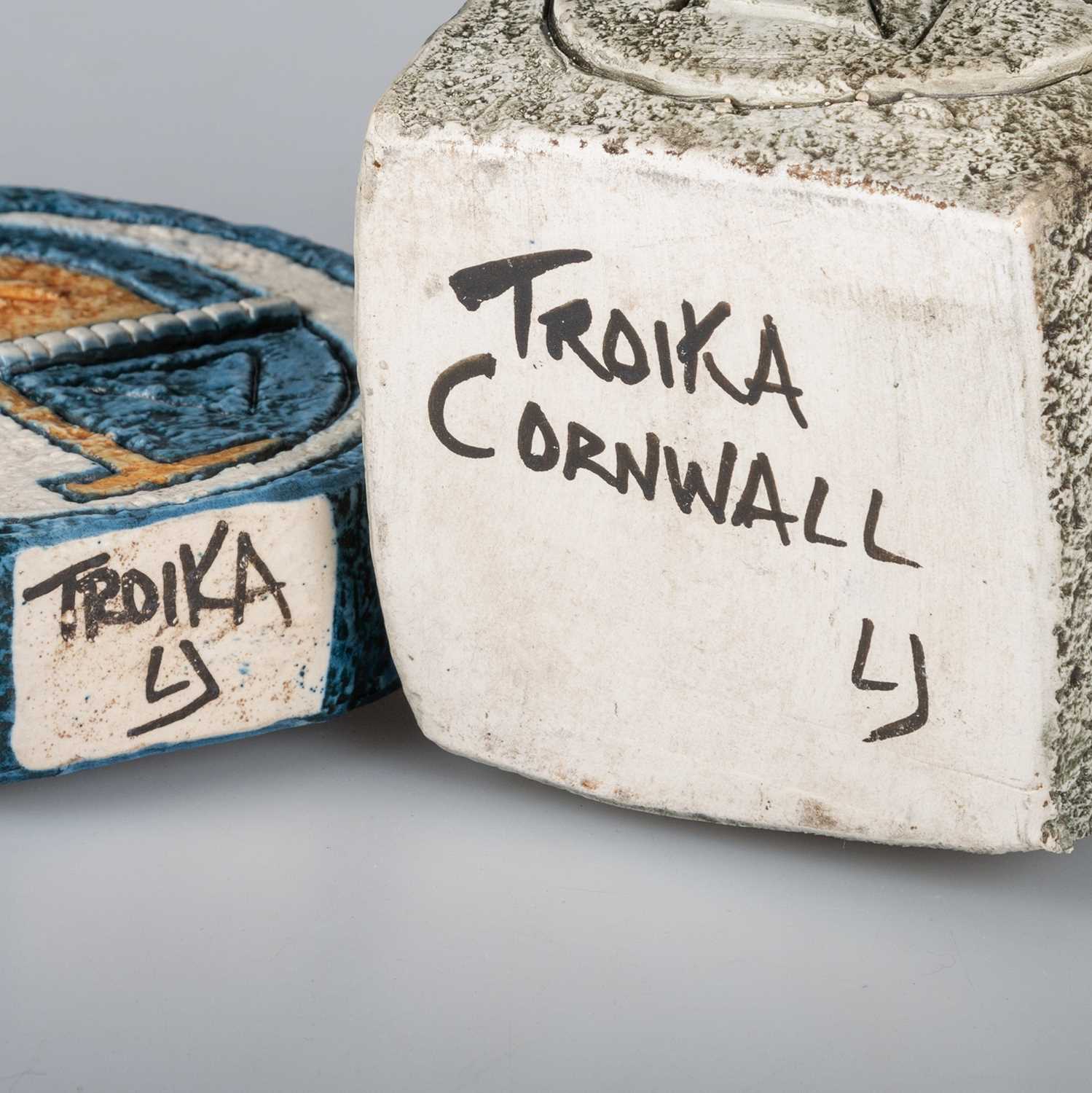 A TROIKA POTTERY MARMALADE POT AND A TROIKA WHEEL VASE - Image 3 of 3