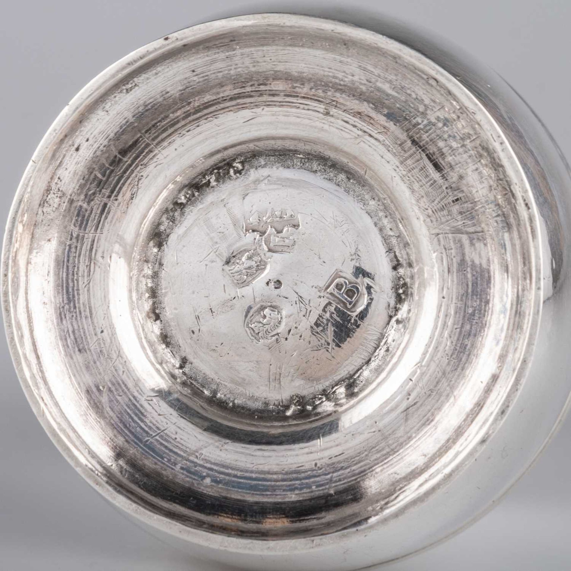 A GEORGE I BRITANNIA SILVER SUGAR CASTER - Image 2 of 2