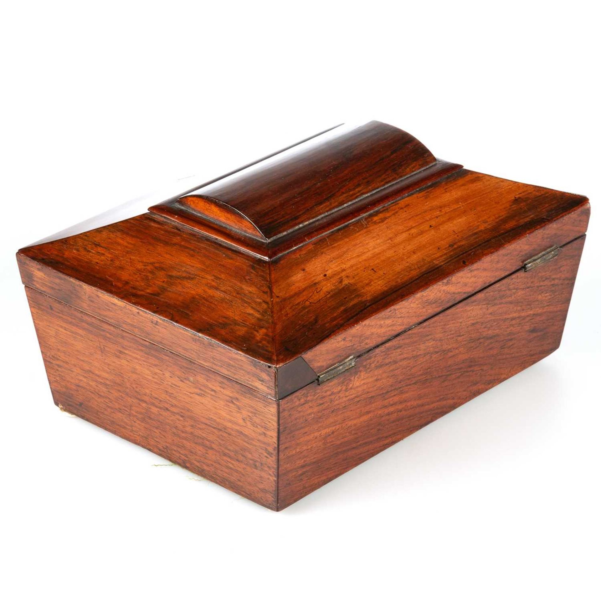 A 19TH CENTURY ROSEWOOD JEWELLERY BOX - Image 2 of 3