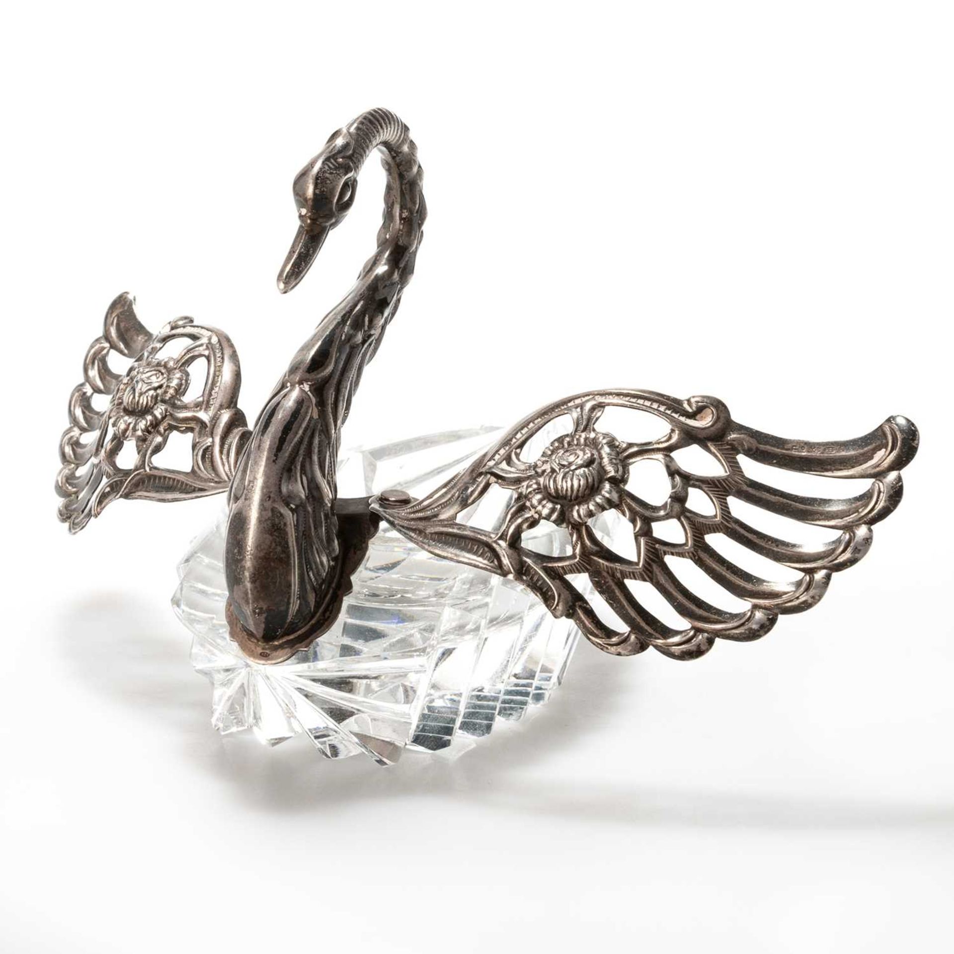 A CONTINENTAL SILVER AND GLASS NOVELTY SWAN SALT - Image 2 of 2