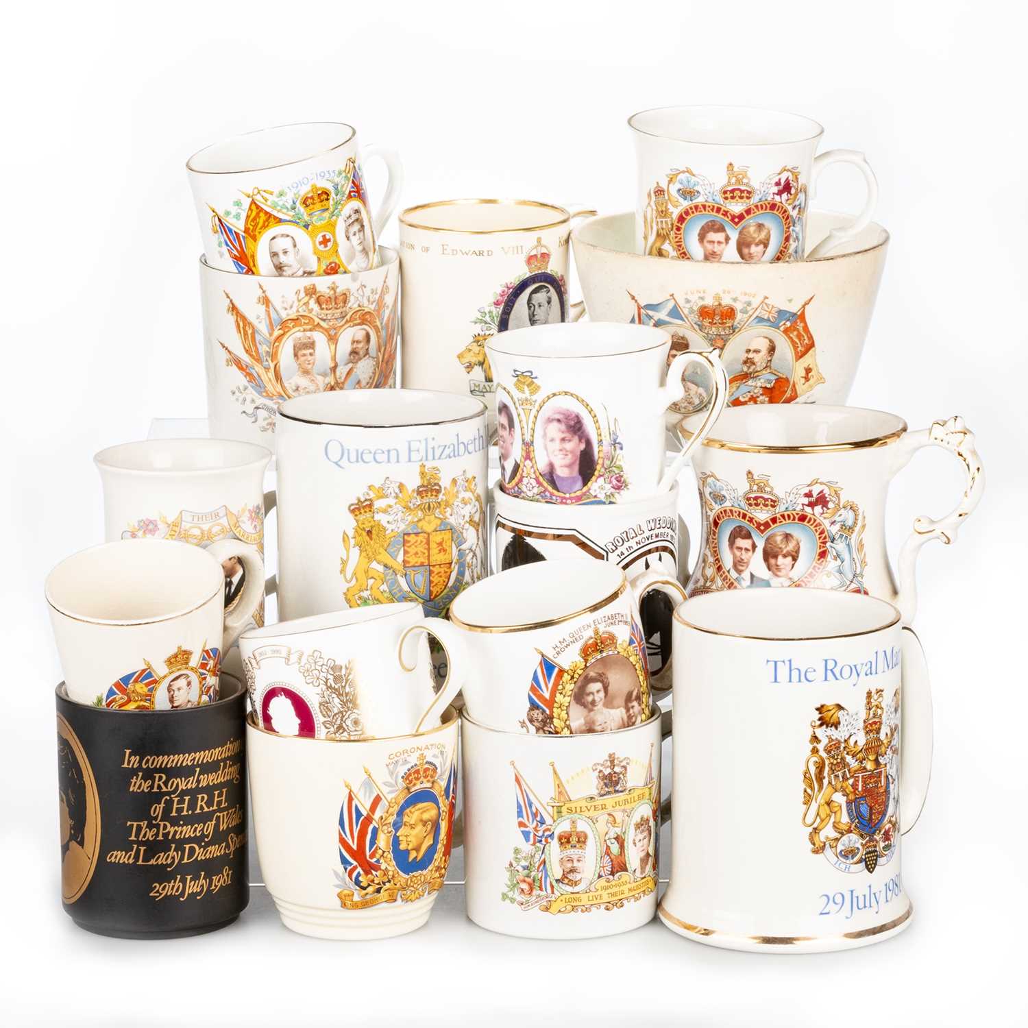 A LARGE QUANTITY OF ROYAL COMMEMORATIVE CHINA - Image 2 of 3