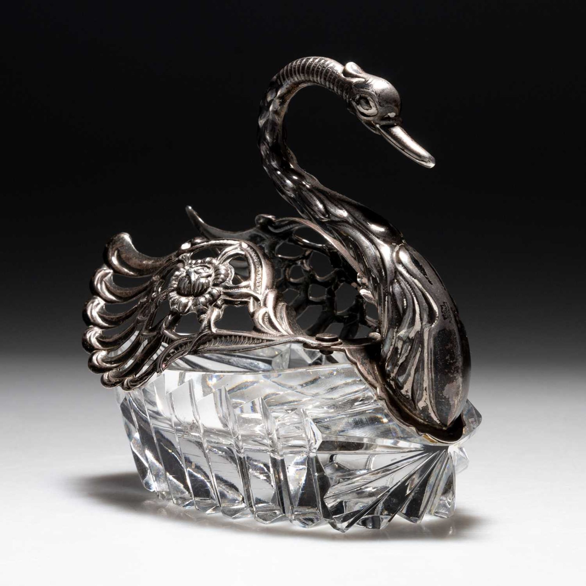 A CONTINENTAL SILVER AND GLASS NOVELTY SWAN SALT