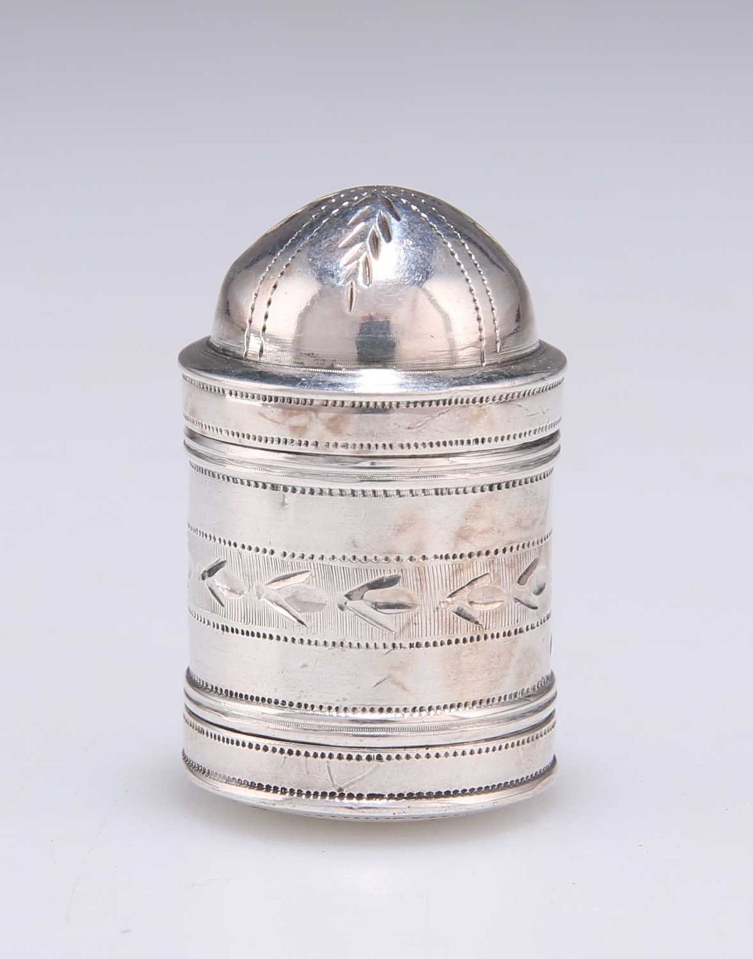 A SILVER NUTMEG GRATER - Image 3 of 4