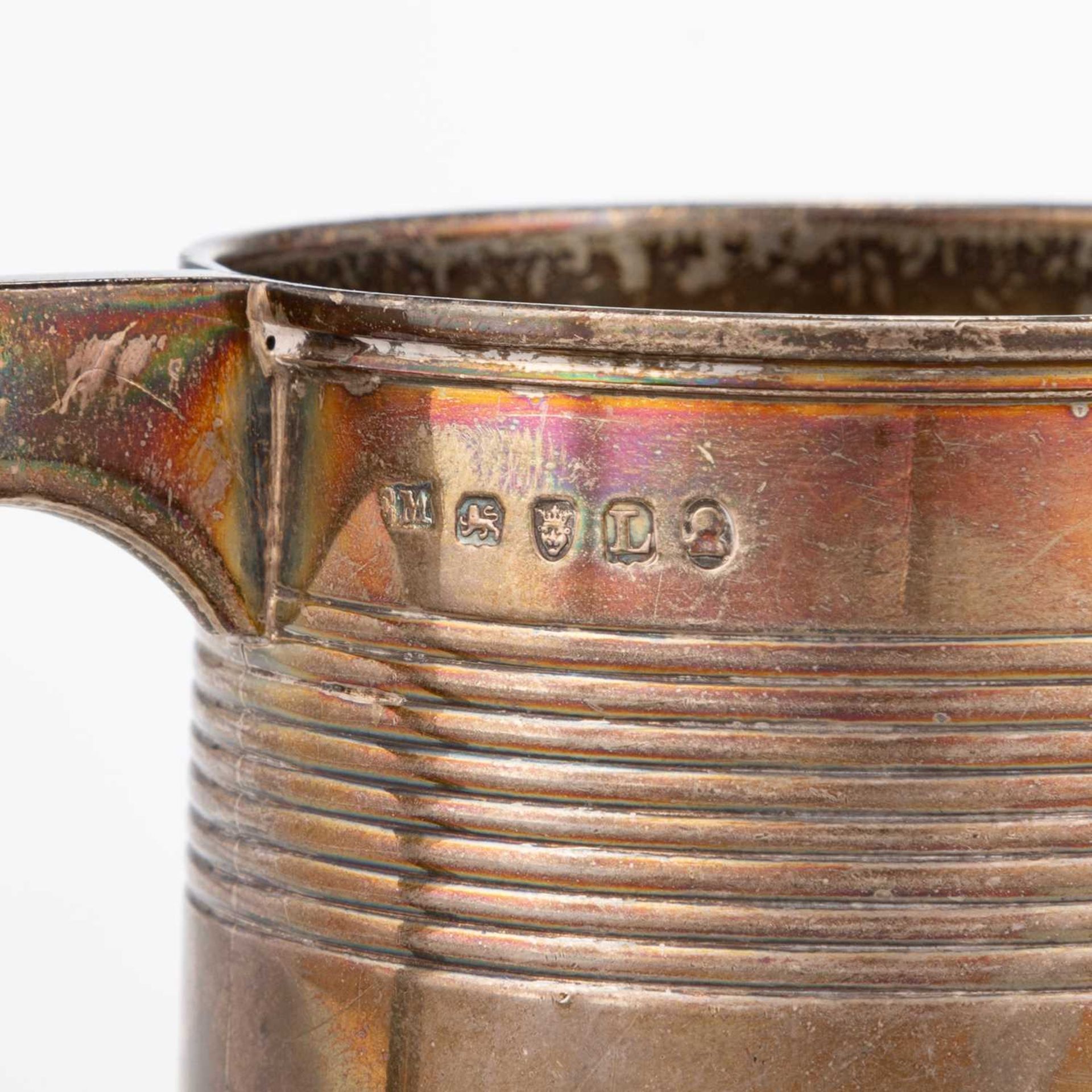 A GEORGE III SILVER MUG - Image 4 of 4