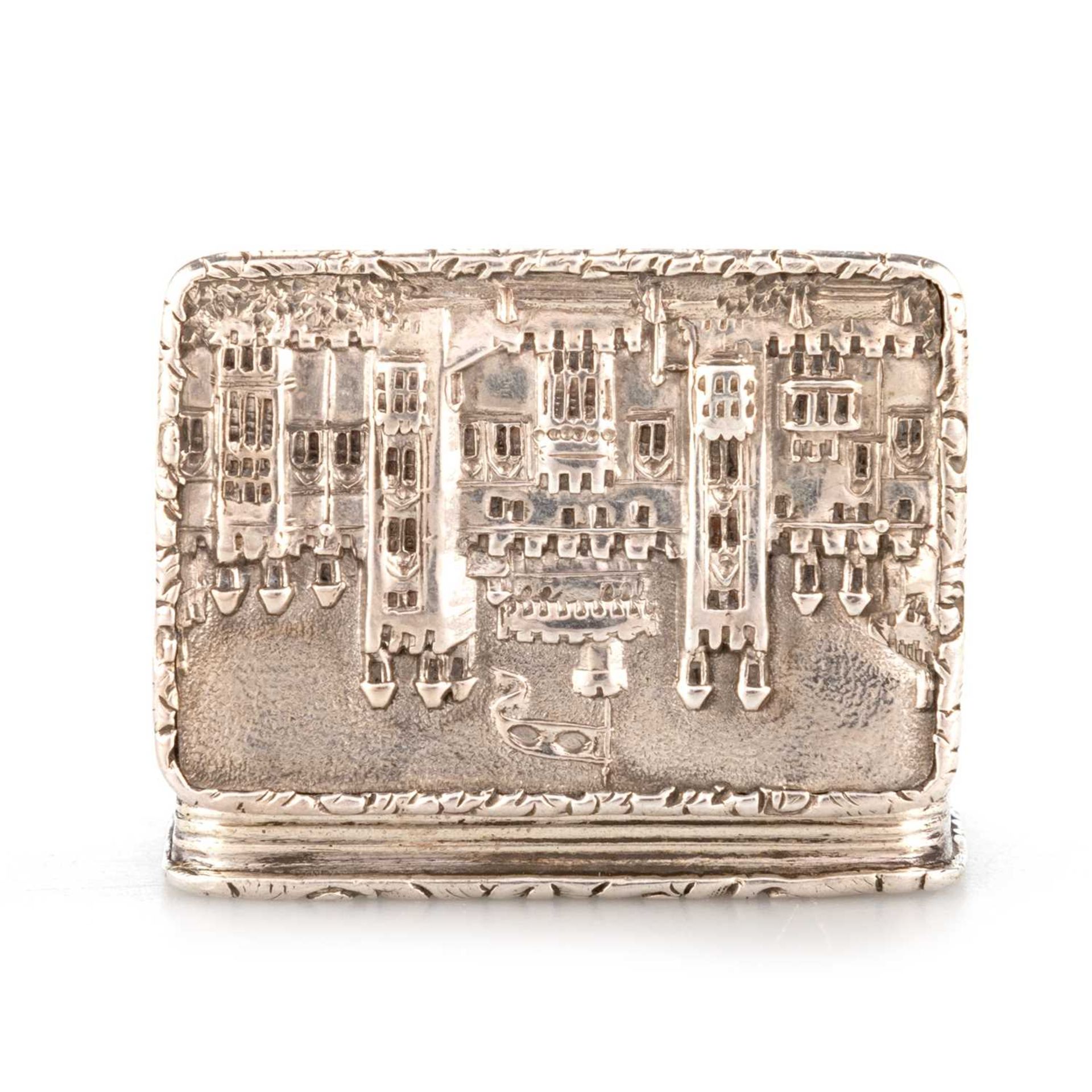 AN EARLY VICTORIAN SILVER CASTLE-TOP VINAIGRETTE, WINDSOR CASTLE - Image 3 of 3