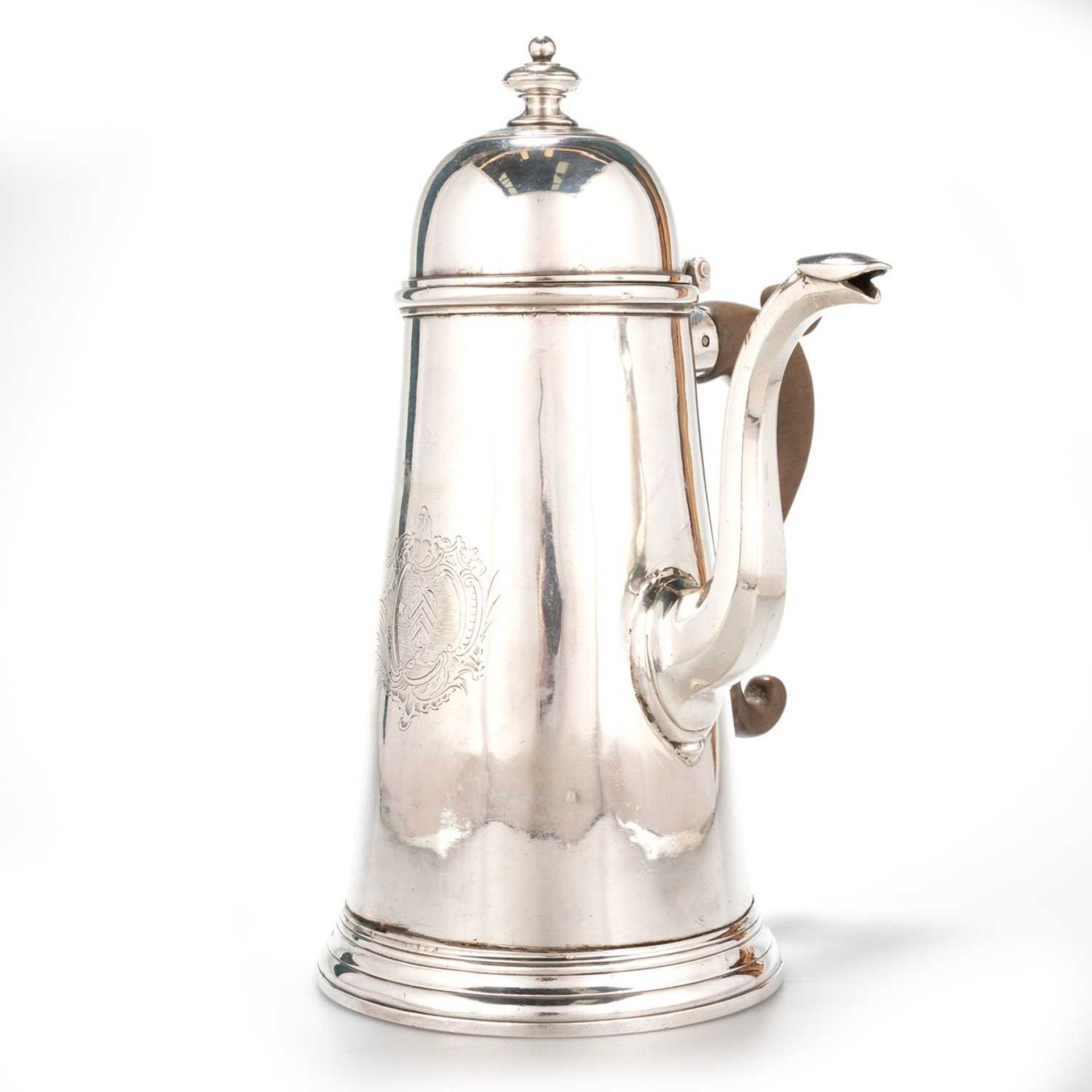 A LARGE EARLY GEORGE II SILVER SIDE-HANDLED COFFEE POT - Image 2 of 4