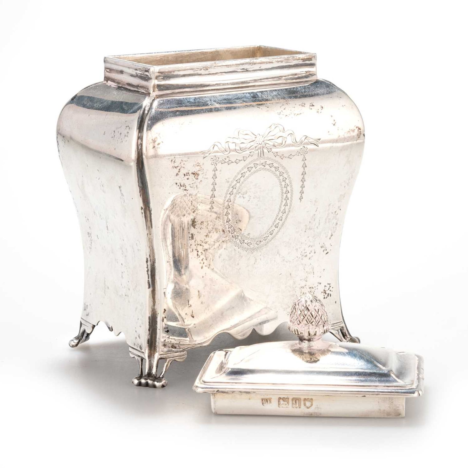 A GEORGIAN STYLE SILVER TEA CADDY