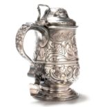 A GEORGE III SILVER LIDDED TANKARD