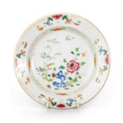 AN 18TH CENTURY CHINESE FAMILLE ROSE DISH