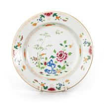 AN 18TH CENTURY CHINESE FAMILLE ROSE DISH