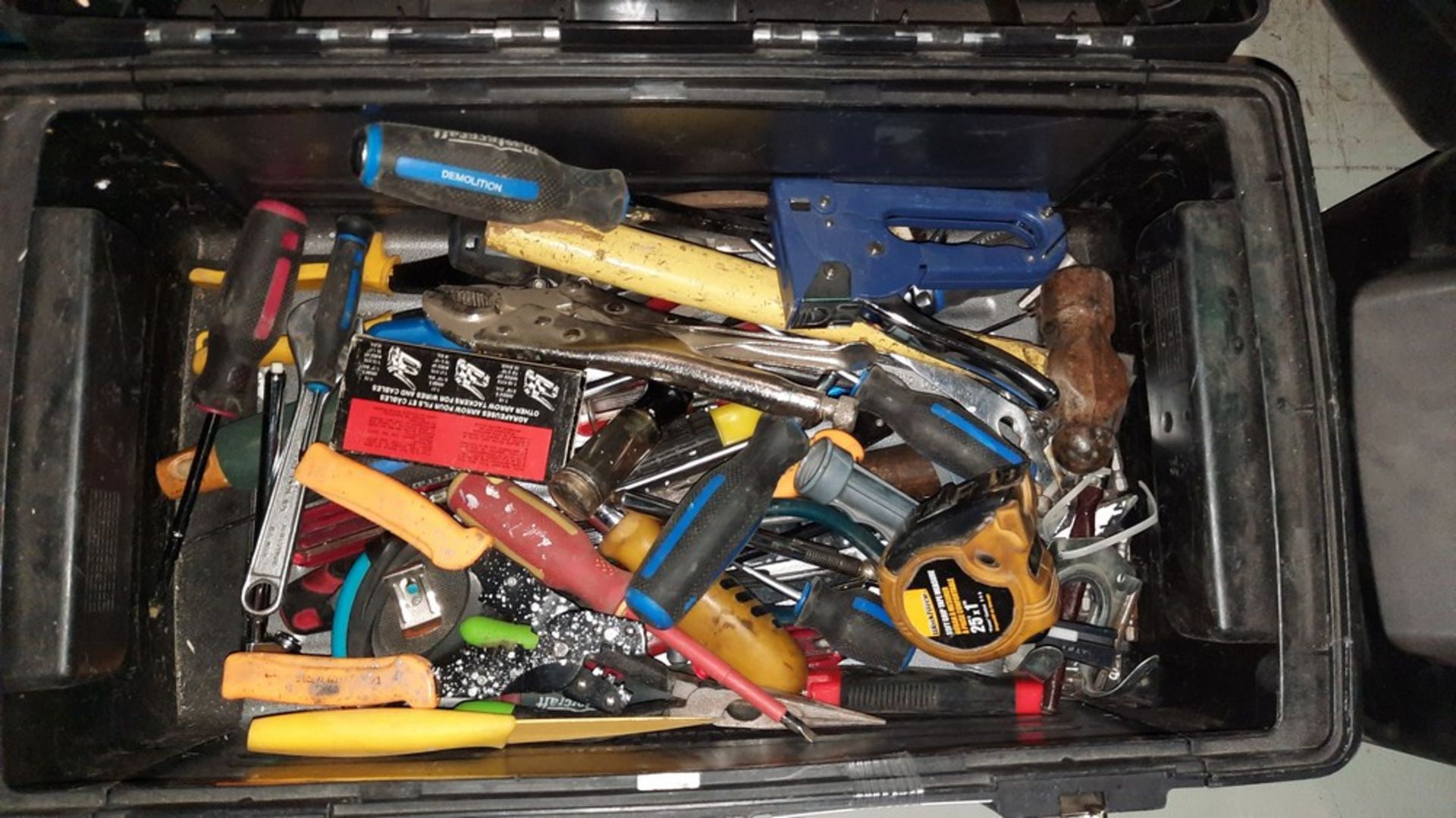 LOT: asst Tools, c/w case