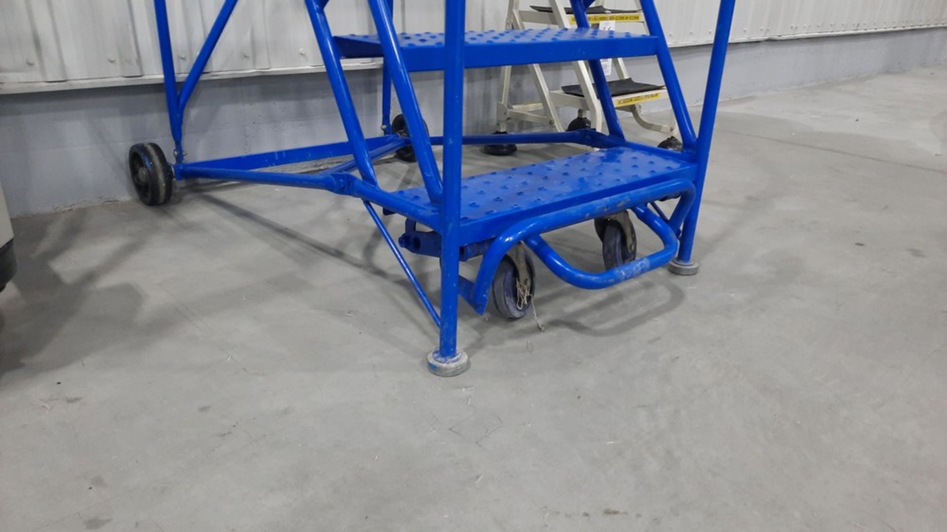 6-Step Industrial Mobile Ladder - Image 2 of 2