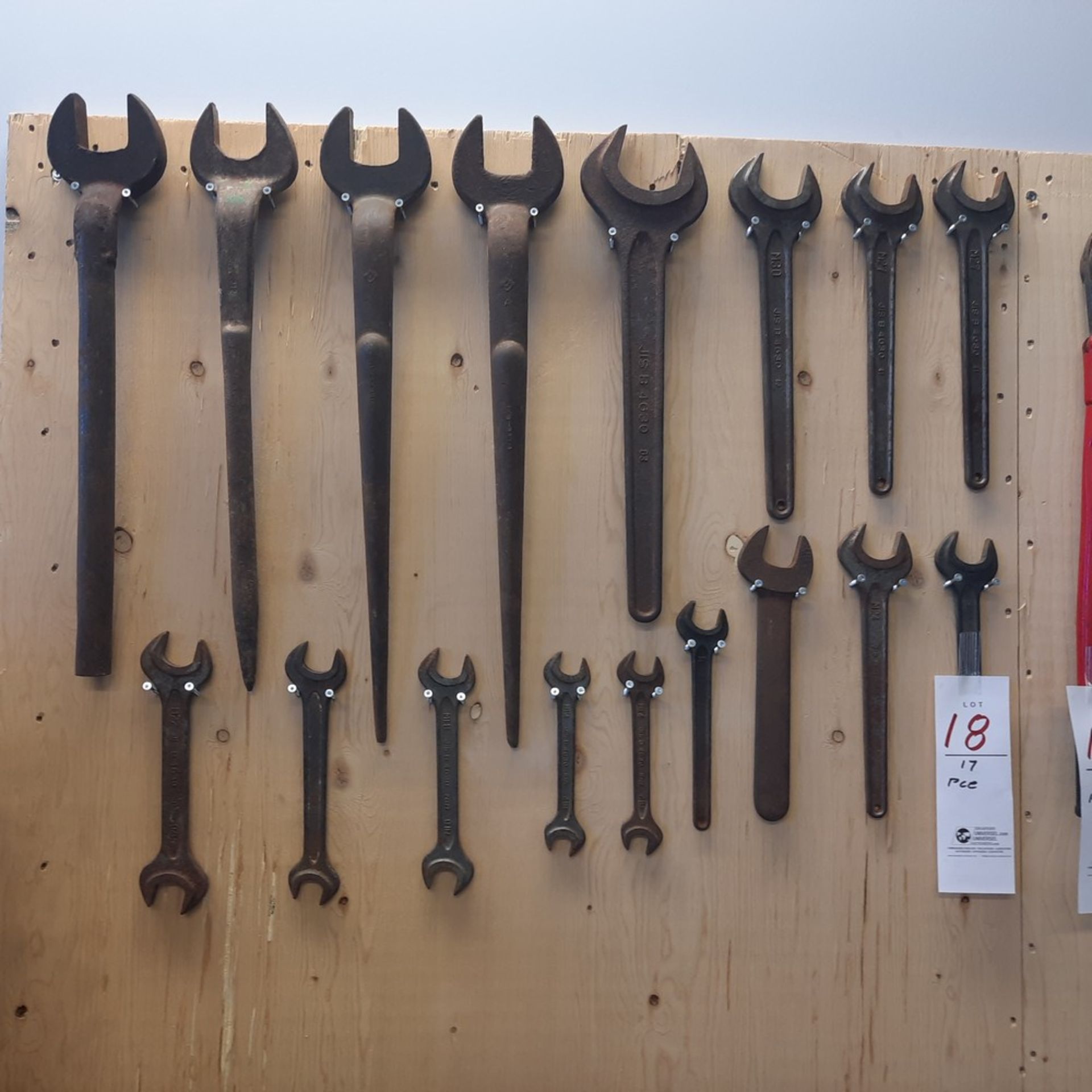 LOT: (17) Asst. Box Wrenches