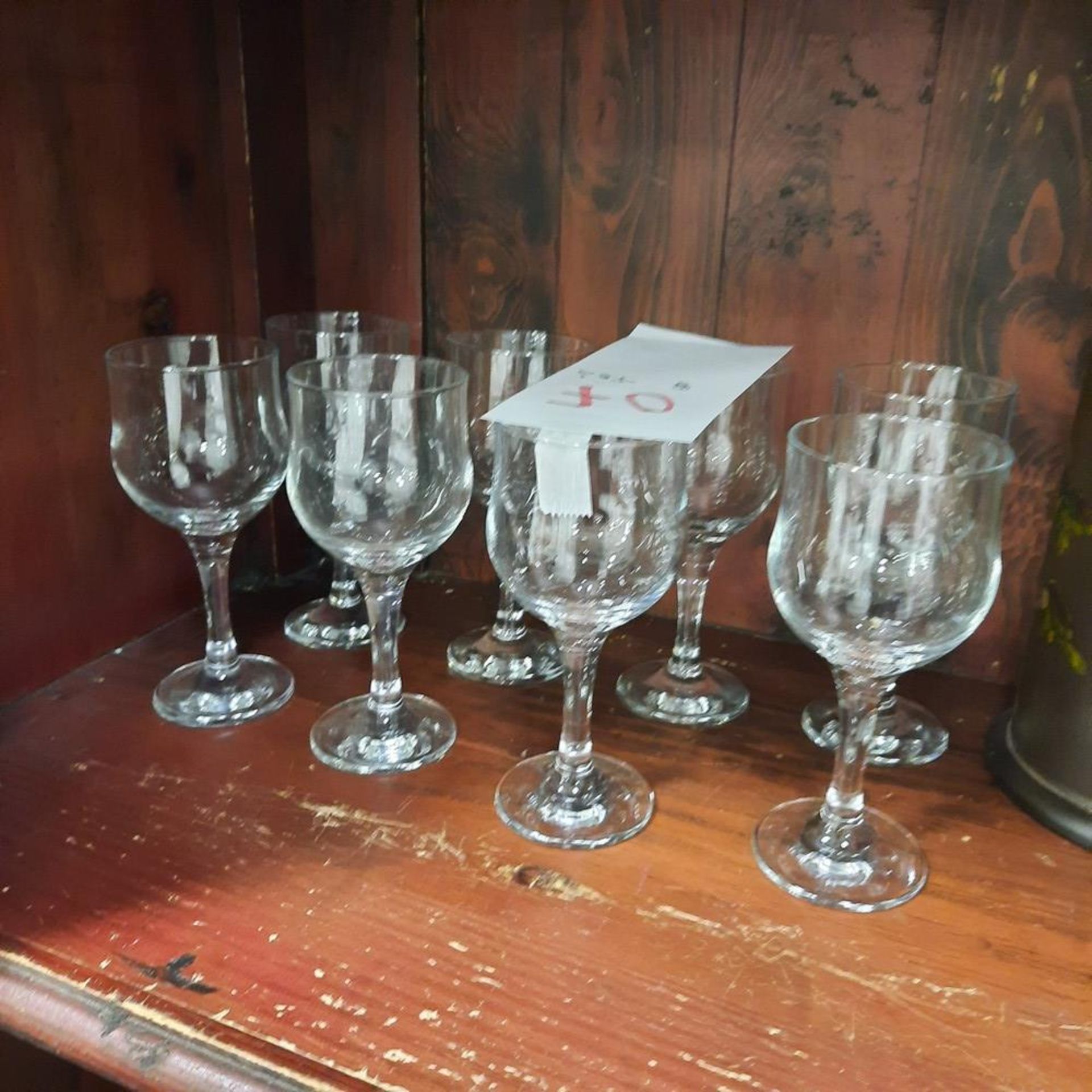 LOT: (8) Verres à Vin