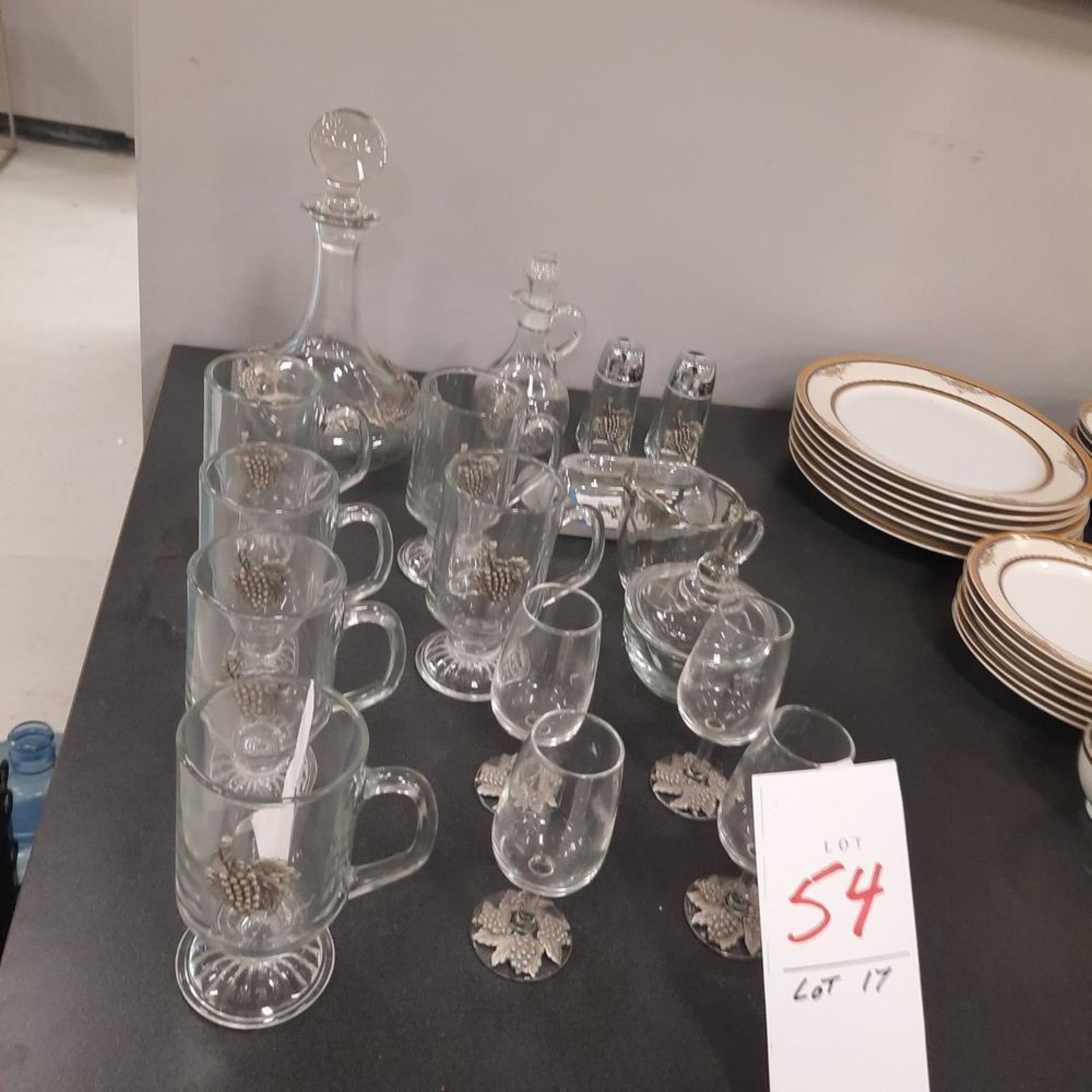 LOT: (17pcs) Verres/Tasses, etc.