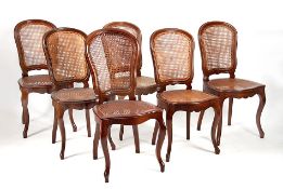 Sechs Stühle