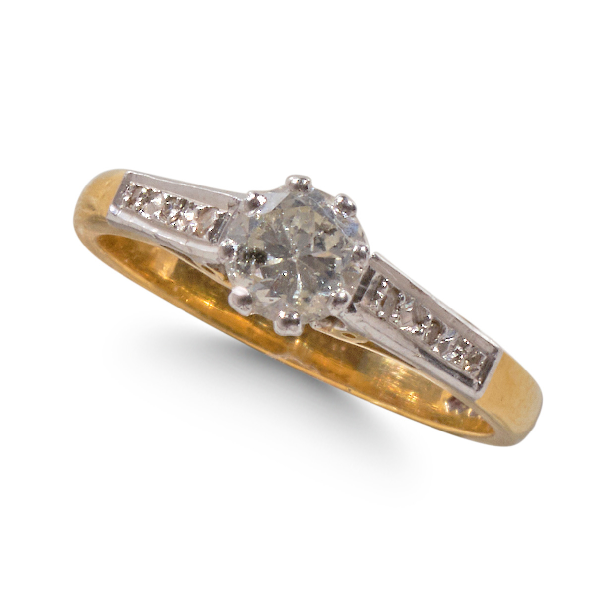 18CT YELLOW AND WHITE GOLD ROUND BRILLIANT CUT DIAMOND SOLITAIRE RING.