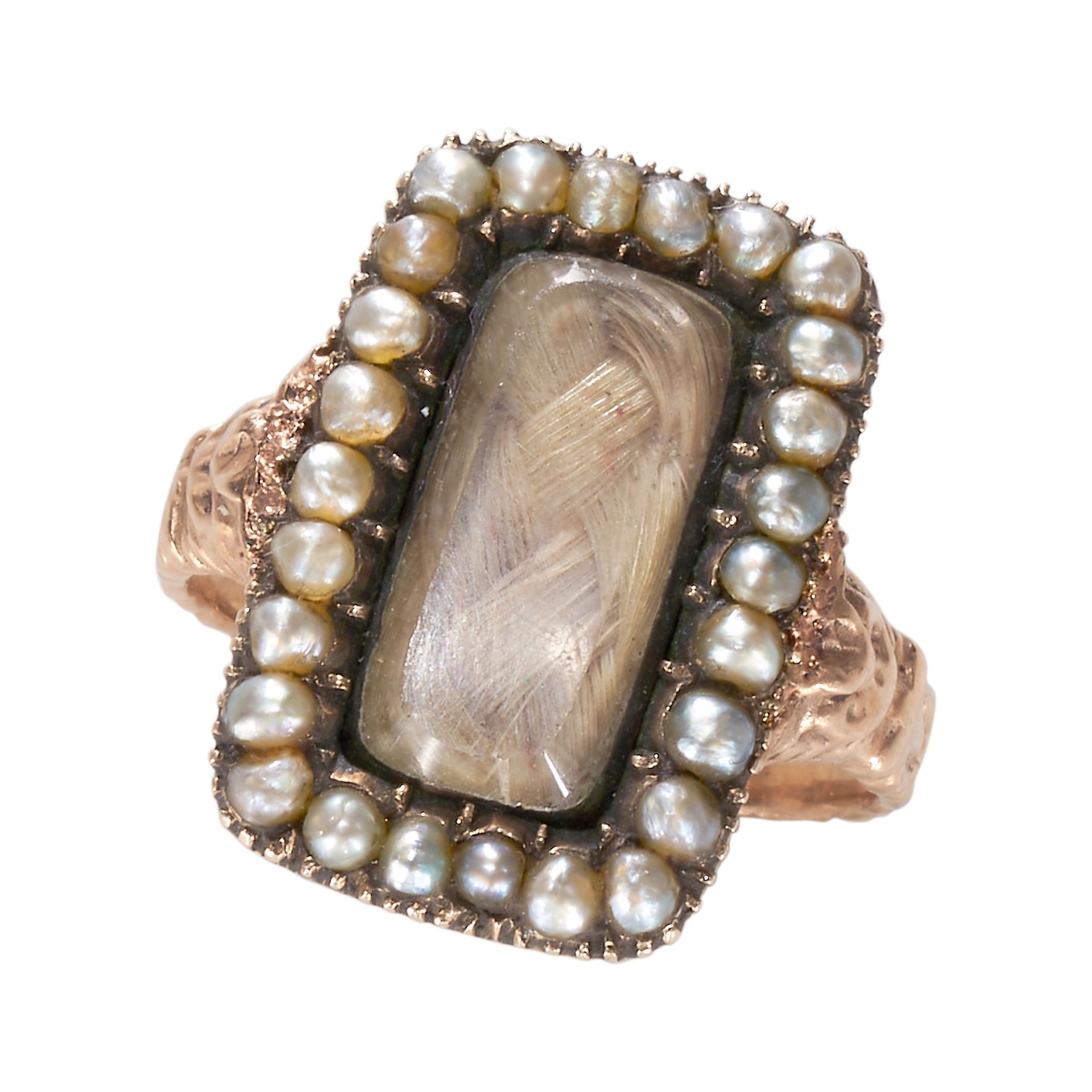 AN ANTIQUE GOLD AND PEARL MOURNING RING.