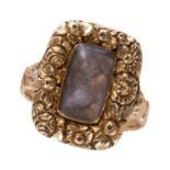 AN ANTIQUE YELLOW GOLD MOURNING RING.