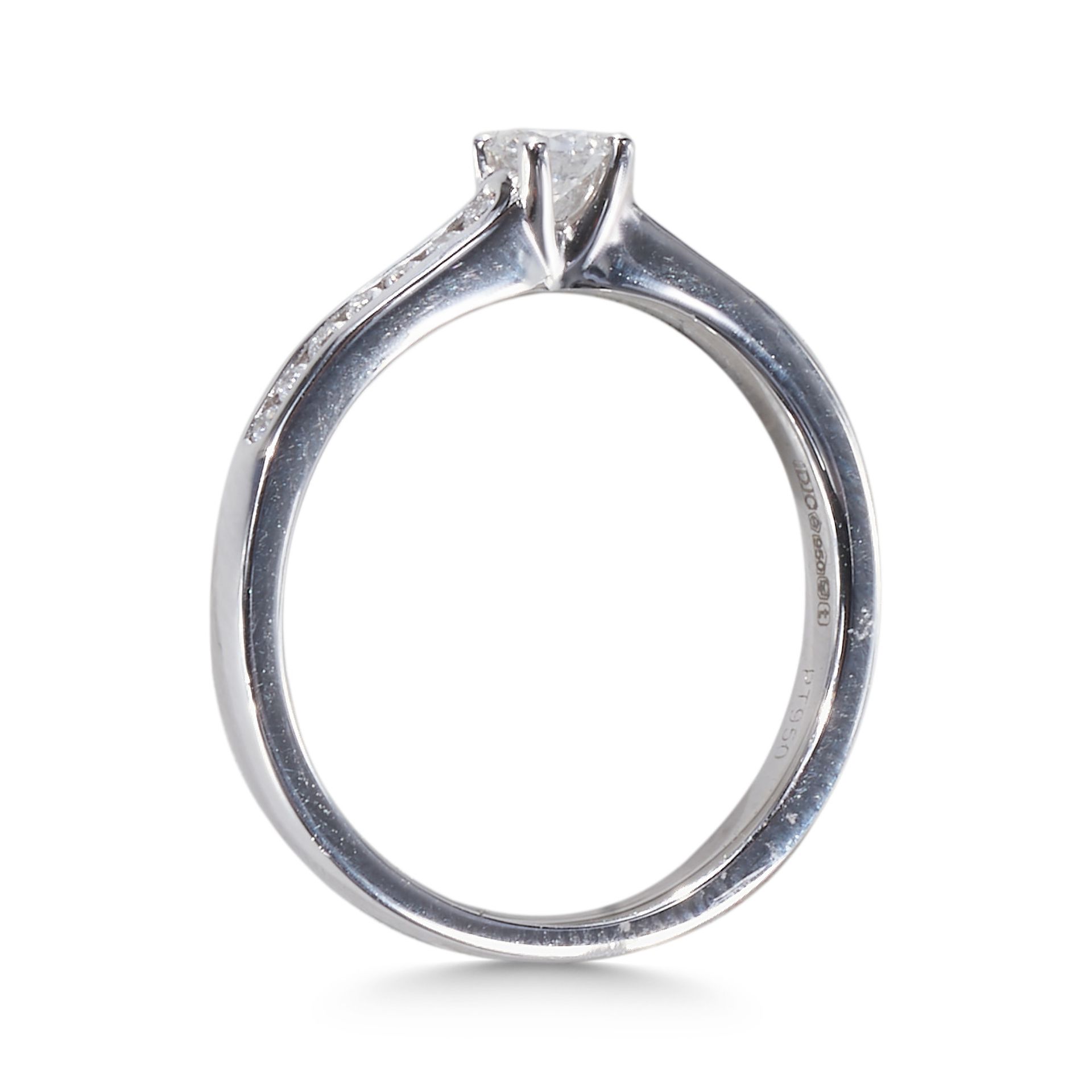 A DIAMOND SOLITAIRE RING, IN PLATINUM. - Image 2 of 2