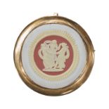 A VINTAGE WEDGWOOD CLAY CERAMIC BROOCH, IN YELLOW GOLD.