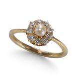 A PEARL AND OLD CUT DIAMOND CLUSTER RING, IN YELLOW GOLD.