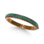 AN EMERALD AND DIAMOND HINGED BANGLE, IN YELLOW METAL.