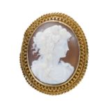 A ANTIQUE CAMEO BROOCH, IN YELLOW GOLD.