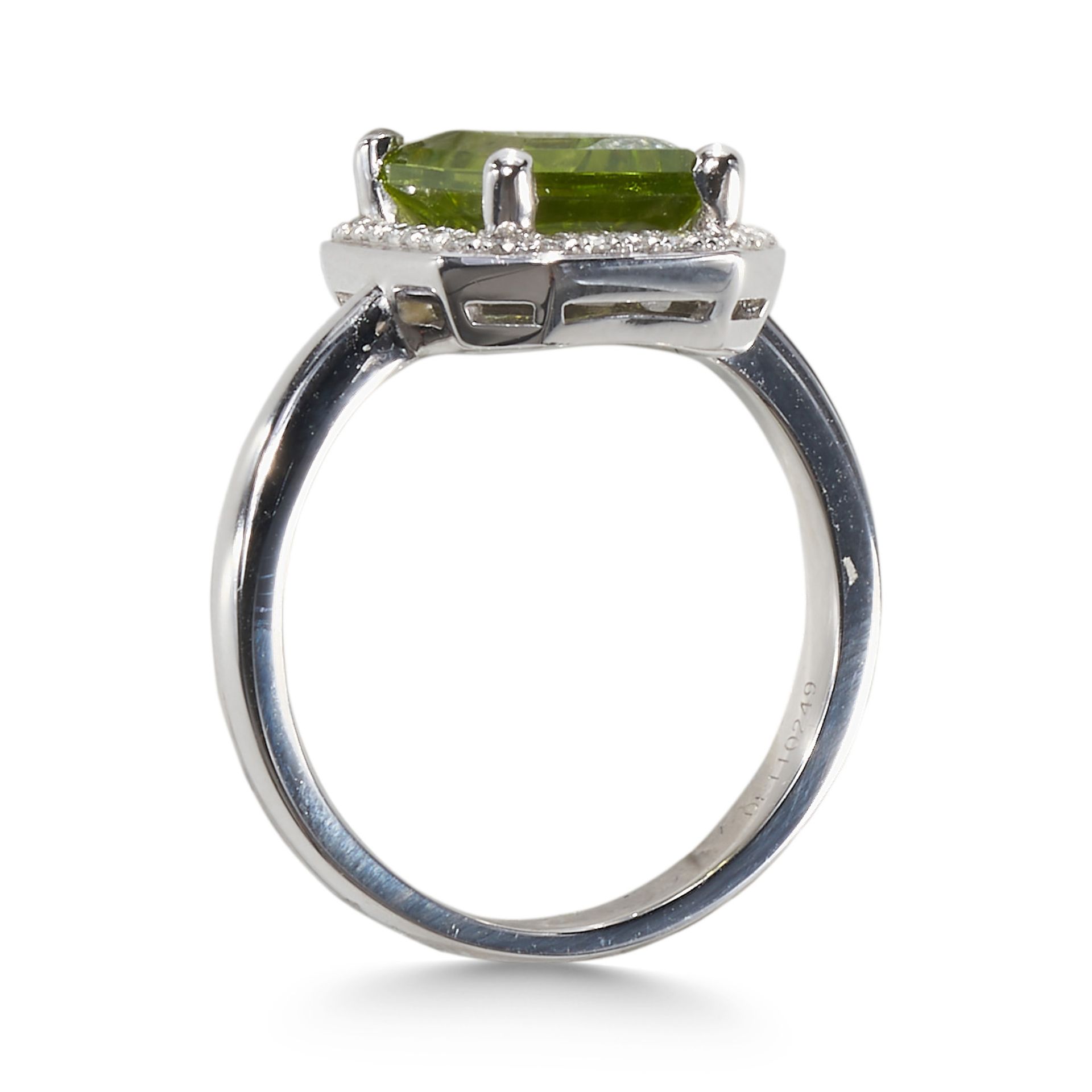 A PERIDOT AND DIAMOND CLUSTER RING, IN PLATINUM. - Image 2 of 2