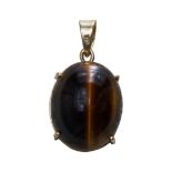 A CABOCHON TIGER'S EYE PENDANT, IN YELLOW GOLD.